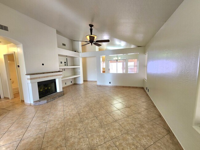 4226 E Graythorn Ave Phoenix, AZ 85044 photo 4