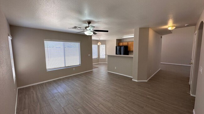 8546 W Rue De Lamour Peoria, AZ 85381 photo 4