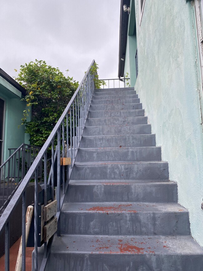 2570 B St photo 3