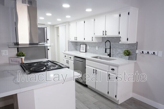 5002 E Hazel Dr Phoenix, AZ 85044 photo 2