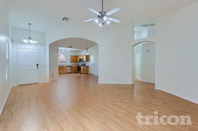 2733 E Gary Way Phoenix, AZ 85042 photo 4