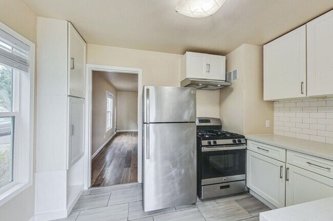 1814 Tenth St Berkeley, CA 94710 photo 5