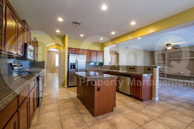 13618 W Crocus Dr Surprise, AZ 85379 photo 5