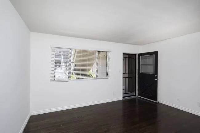 Talmadge Pacific Apartments photo 5