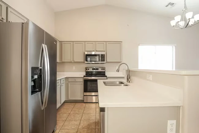 6622 S 23rd Ave Phoenix, AZ 85041 photo 5