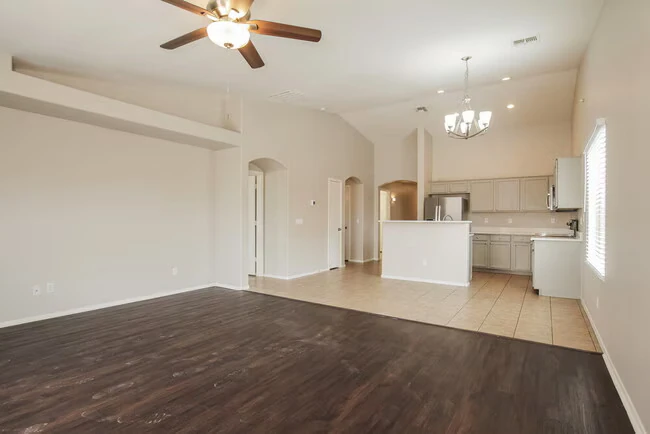 6622 S 23rd Ave Phoenix, AZ 85041 photo 4