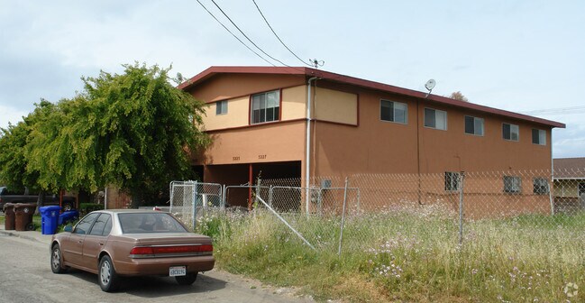 Richmond Fourplex photo 3