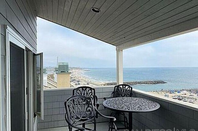 111 Sequoia Ave Carlsbad, CA 92008 photo 2