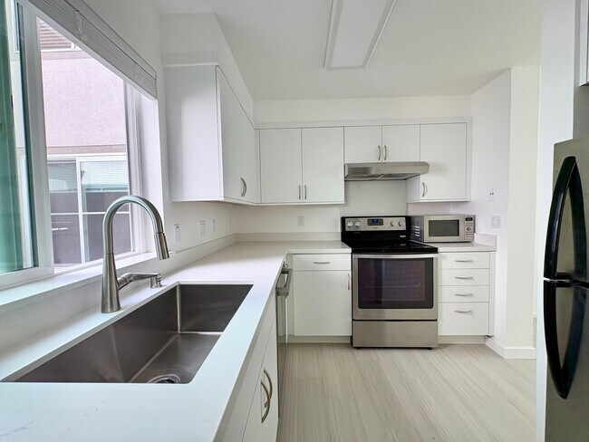 1945 Washington St San Francisco, CA 94109 photo 5