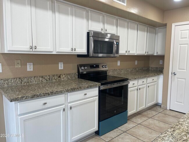 1466 Holiday Dr Casa Grande, AZ 85122 photo 5