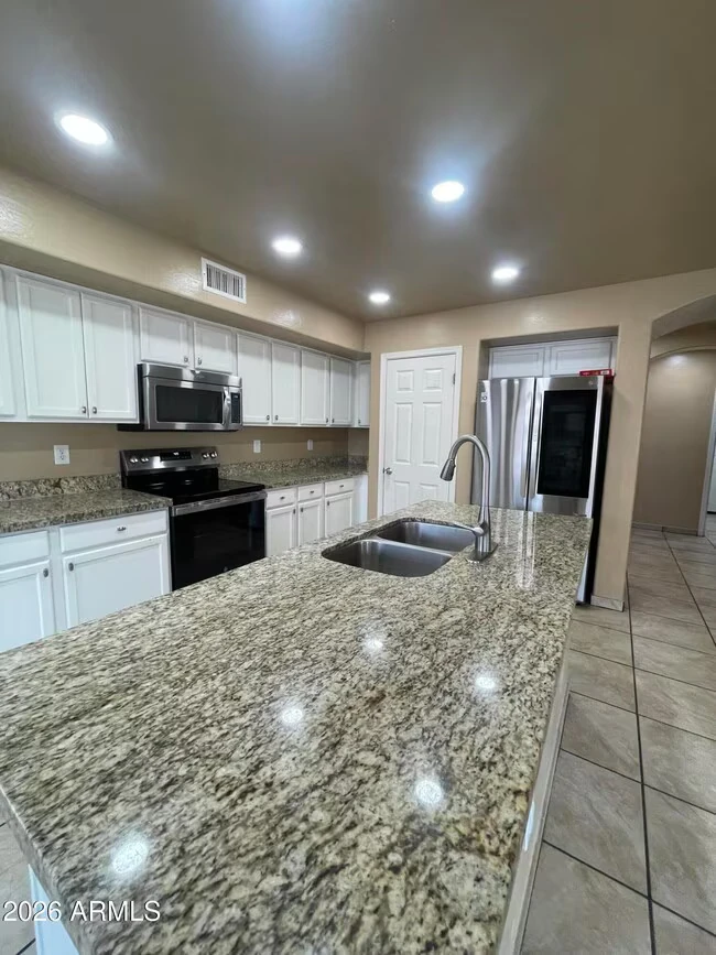1466 Holiday Dr Casa Grande, AZ 85122 photo 4