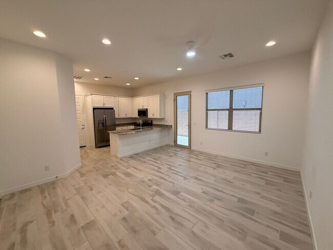 20119 W Pinchot Dr Buckeye, AZ 85396 photo 2