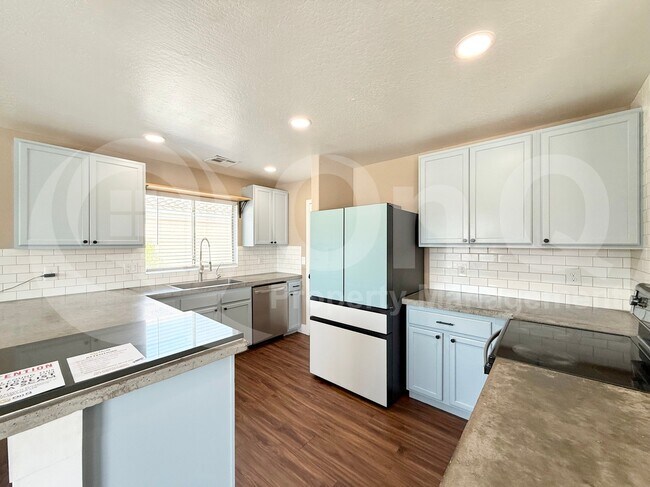 23773 W Hadley St photo 5
