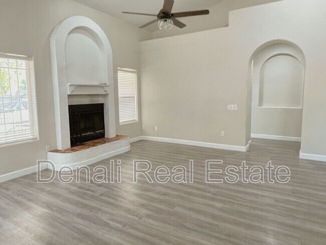 3109 N Meadow Dr Avondale, AZ 85392 photo 4