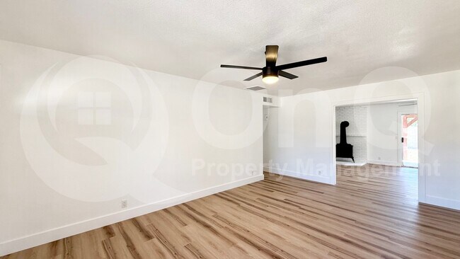 4827 W Michigan Ave Glendale, AZ 85308 photo 4