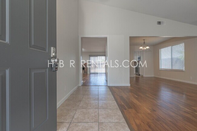 435 Palm Cir photo 3