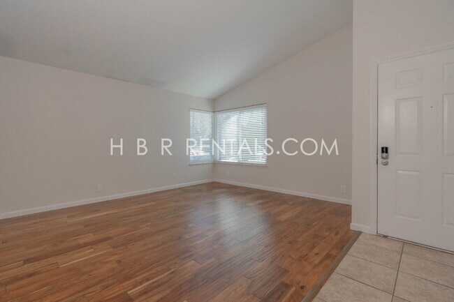 435 Palm Cir photo 5