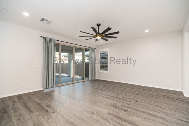 32611 N 20th Dr Phoenix, AZ 85085 photo 3