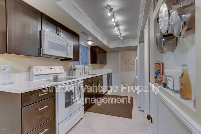 418 E Taro Ln Phoenix, AZ 85024 photo 2