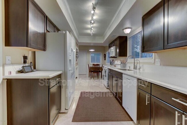 418 E Taro Ln Phoenix, AZ 85024 photo 4