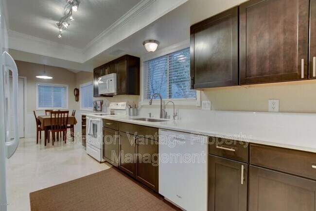 418 E Taro Ln Phoenix, AZ 85024 photo 3