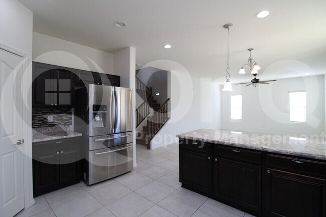 1819 W Bonanza Dr Phoenix, AZ 85085 photo 4