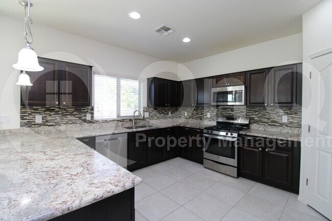 1819 W Bonanza Dr Phoenix, AZ 85085 photo 3