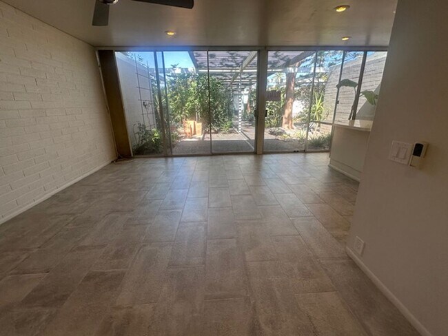 4225 N 36th St Phoenix, AZ 85018 photo 2