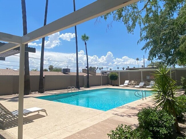 4225 N 36th St Phoenix, AZ 85018 photo 4