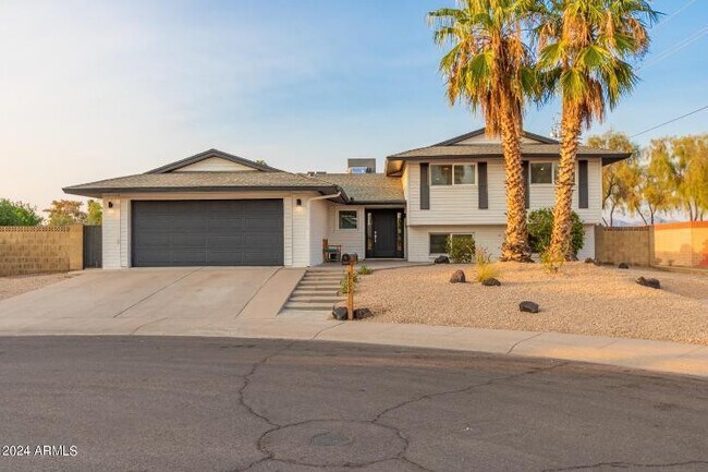 8762 E Monterey Way Scottsdale, AZ 85251 photo 3