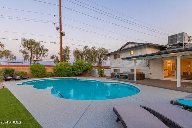 8762 E Monterey Way Scottsdale, AZ 85251 photo 4