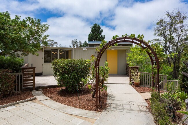 2837 Kalmia Pl San Diego, CA 92104