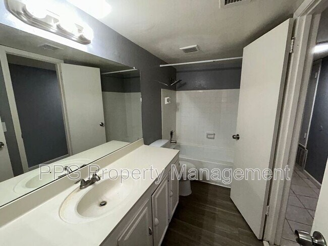 2413 W Hazelwood St Phoenix, AZ 85015 photo 4