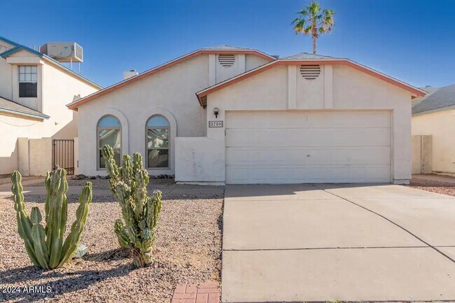 8759 W Grovers Ave Peoria, AZ 85382 photo 2
