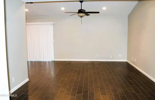 1016 E Rose Ln photo 4