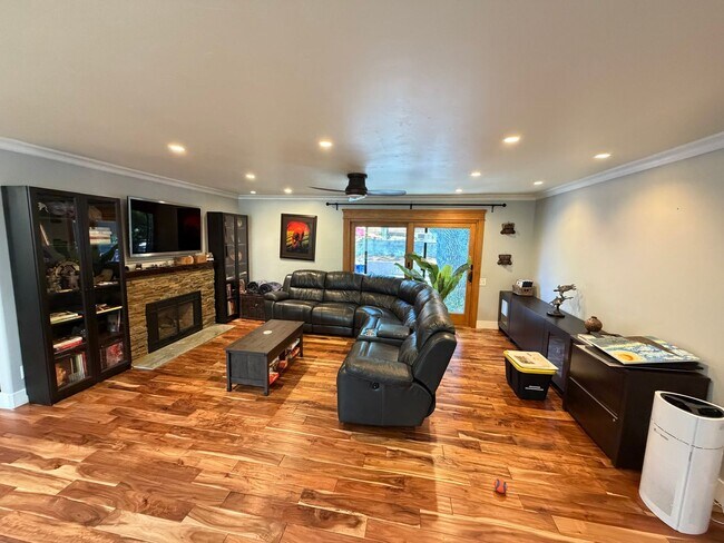 954 Acalanes Rd Lafayette, CA 94549 photo 3
