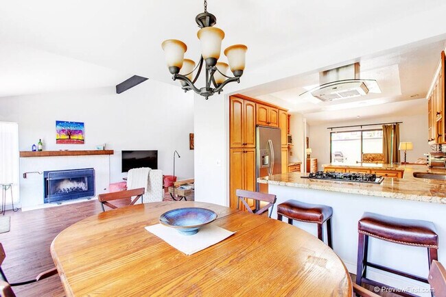 678 Hygeia Ave Encinitas, CA 92024 photo 4