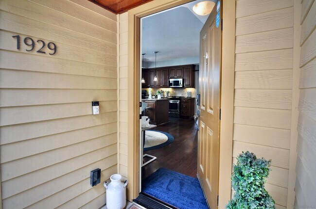 1929 Felspar St San Diego, CA 92109