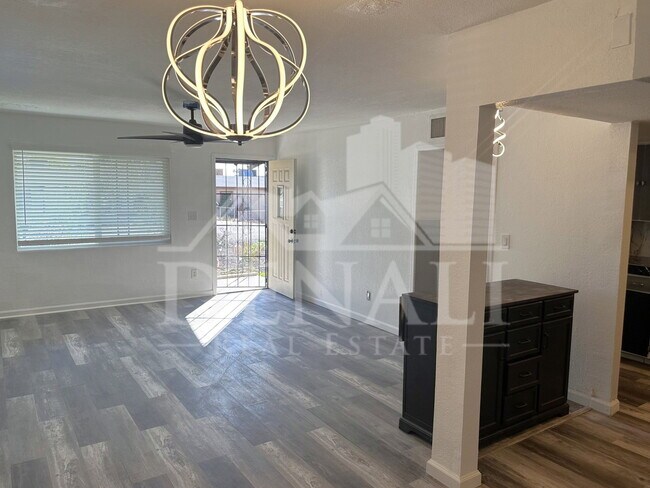 216 E Carol Ave Phoenix, AZ 85020 photo 4