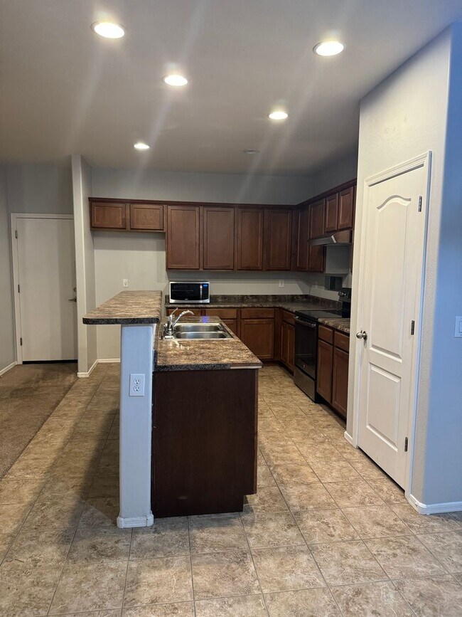 4839 W Dunbar Dr Phoenix, AZ 85339 photo 4
