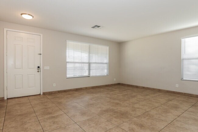 3014 W Donner Dr Phoenix, AZ 85041 photo 3