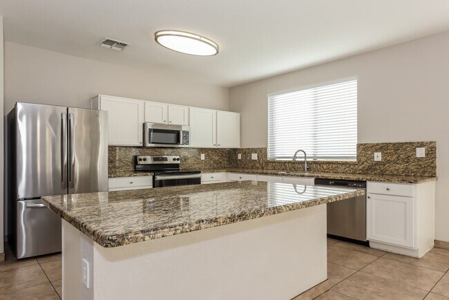 3014 W Donner Dr Phoenix, AZ 85041 photo 4