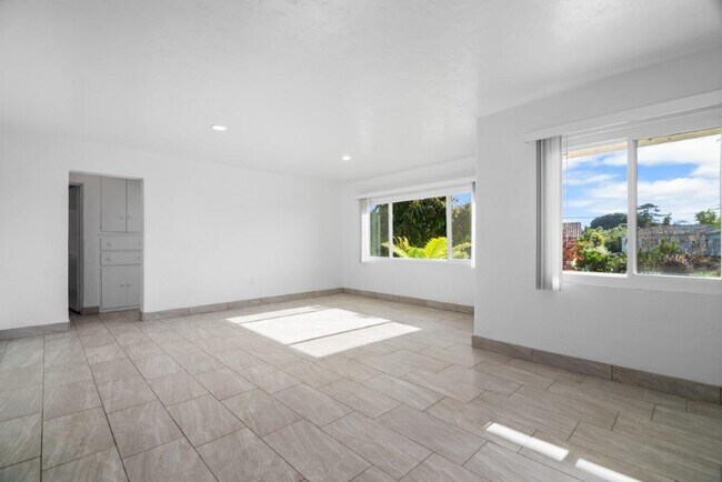 608 N Rios Ave Solana Beach, CA 92075 photo 3
