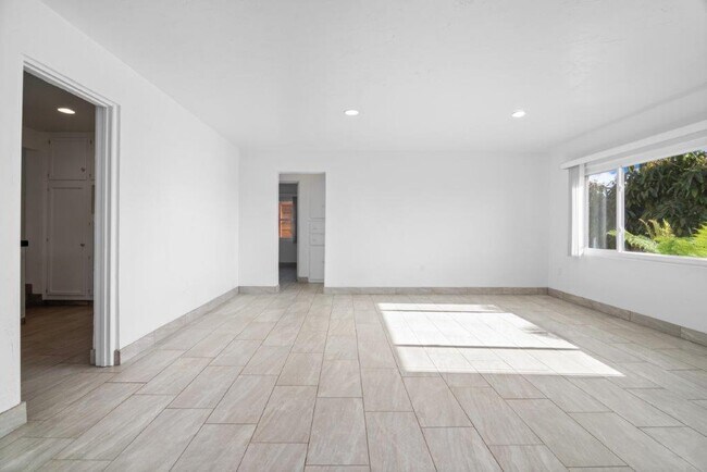 608 N Rios Ave Solana Beach, CA 92075 photo 4