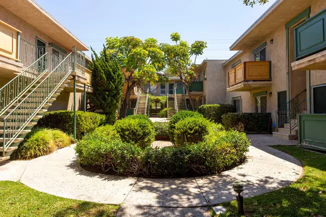 San Remo Court photo 4