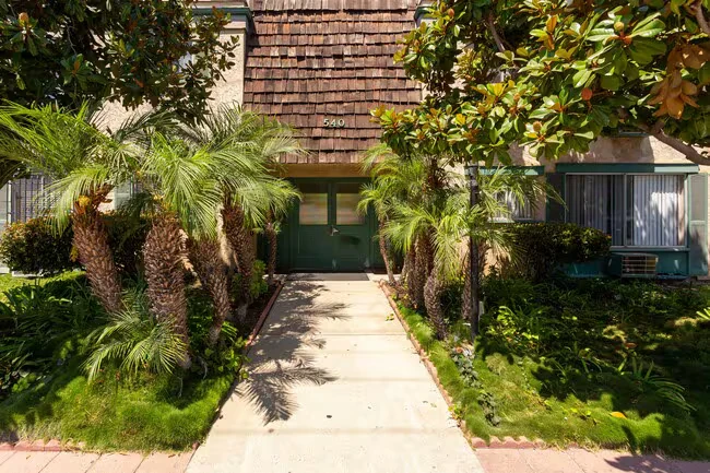 San Remo Court photo 3