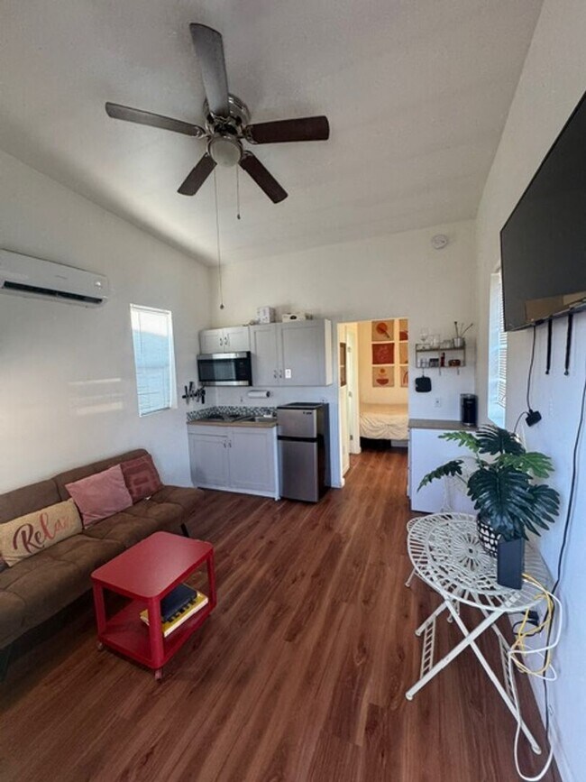 1229 S 13th Ave Phoenix, AZ 85007 photo 2