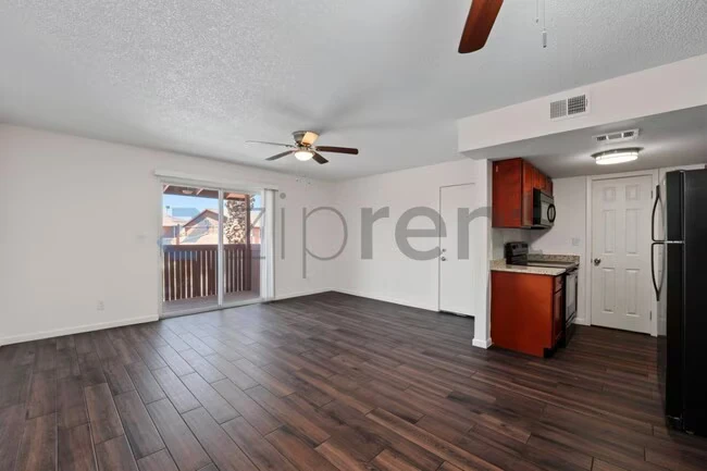 Unit 602 photo 5