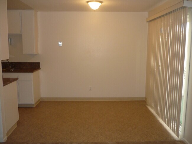 6686 Omega Dr San Diego, CA 92139 photo 2