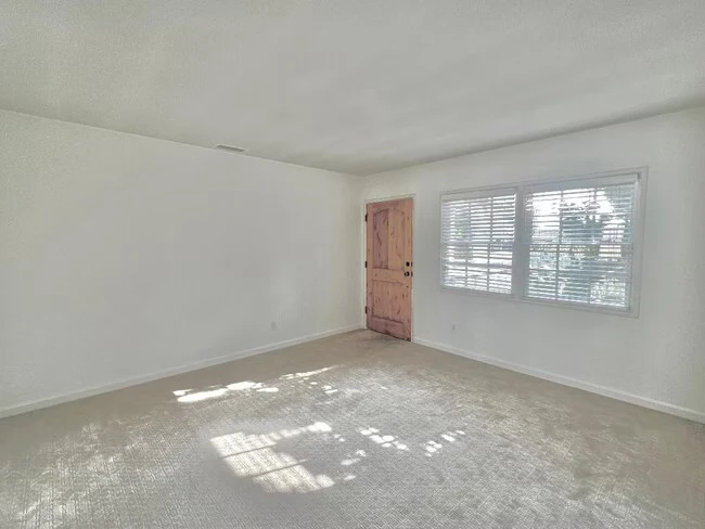 4256 Noyes St photo 5